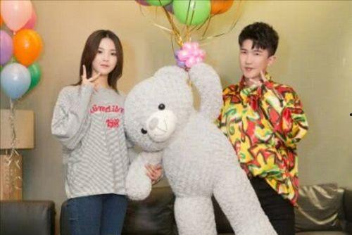 娱乐吃瓜背景图,揭秘明星幕后吃瓜大揭秘 第1张 娱乐吃瓜背景图,揭秘明星幕后吃瓜大揭秘 第1张